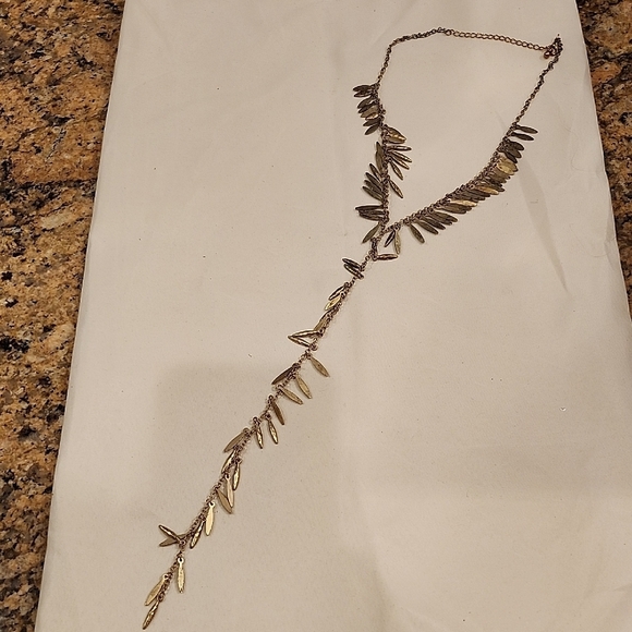 Elegant Gold‎ Leaf Necklace - Picture 1 of 5